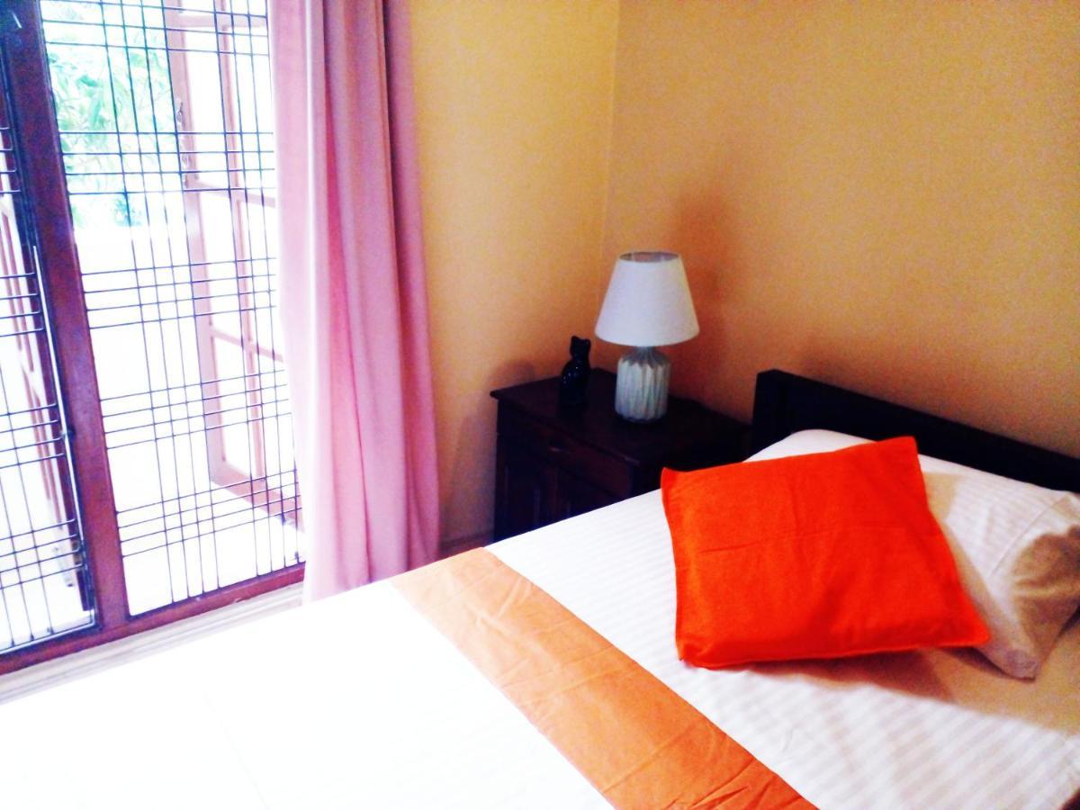 The Tourist Balcony Apartment Негомбо Екстериор снимка