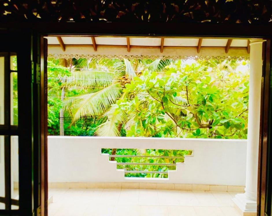 The Tourist Balcony Apartment Негомбо Екстериор снимка
