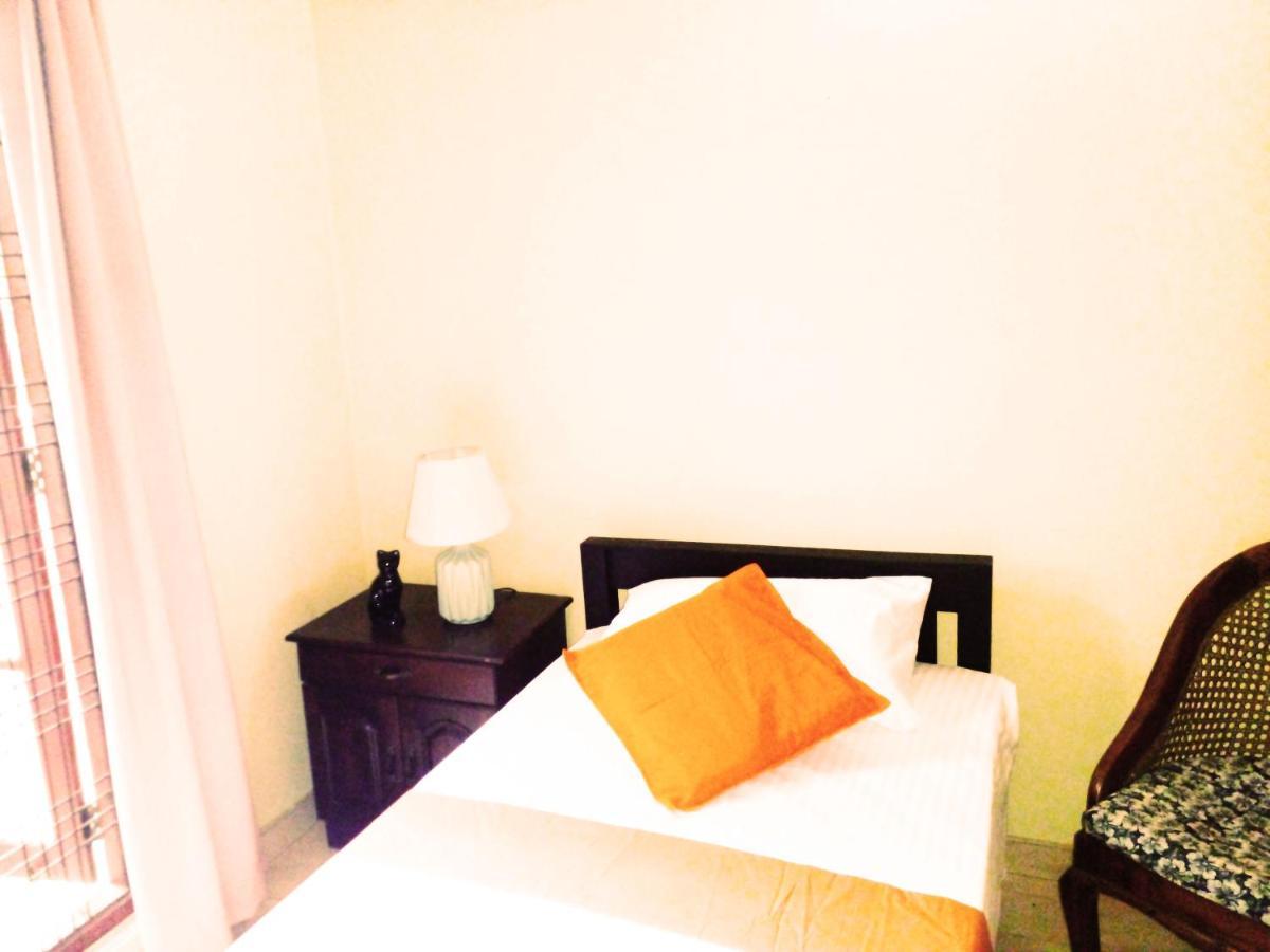 The Tourist Balcony Apartment Негомбо Екстериор снимка